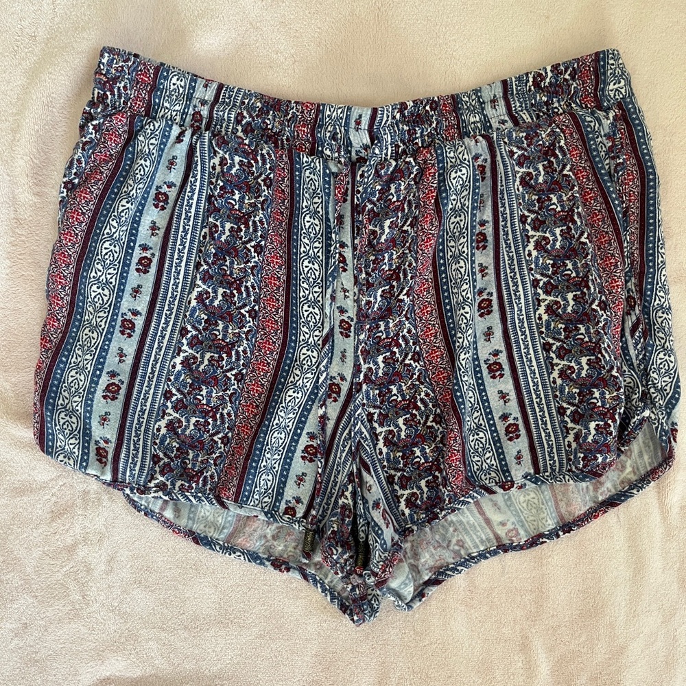 Patterned Women's Red, White and Blue Paisley Drawstring Summer Loose Shorts